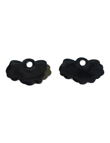 Ces boucles d'oreilles pendantes artisanales en pâte polymère combinent un design floral abstrait en blanc cassé, noir et brun a