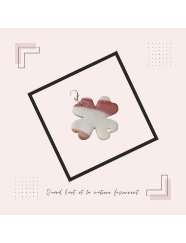 Pétale Lunaire – Charme trèfle rose poudré et blanc